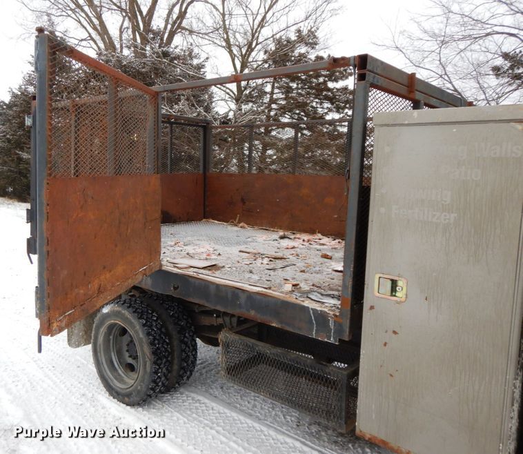 image for item DF6432 1999 International 4700  dump truck