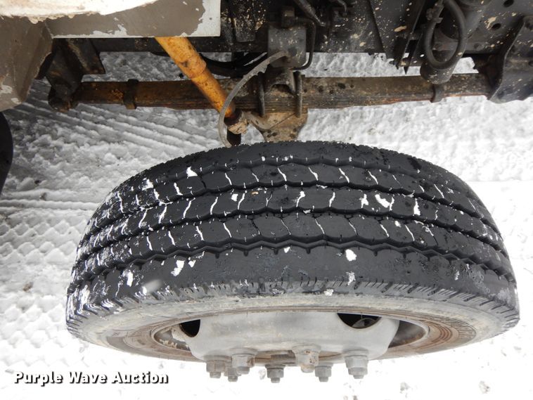 image for item DF6432 1999 International 4700  dump truck