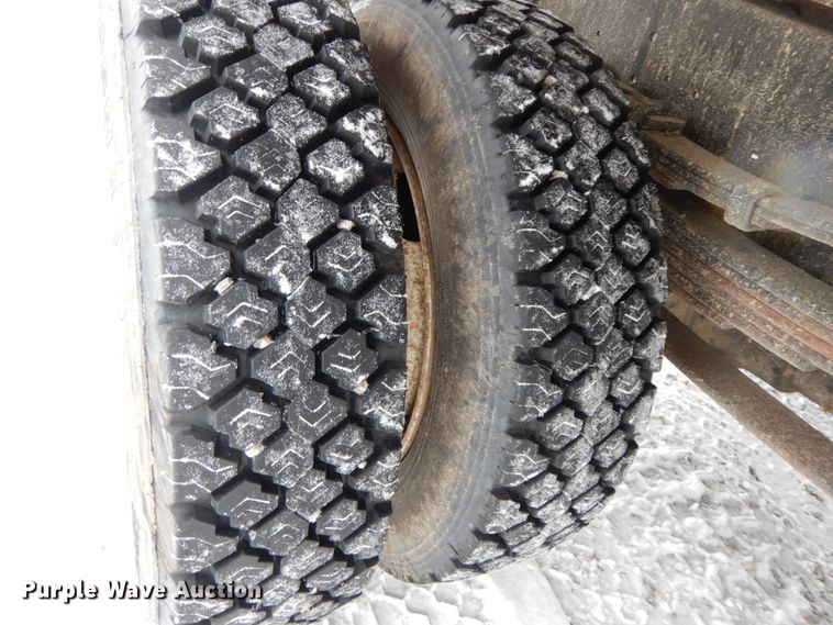 image for item DF6432 1999 International 4700  dump truck