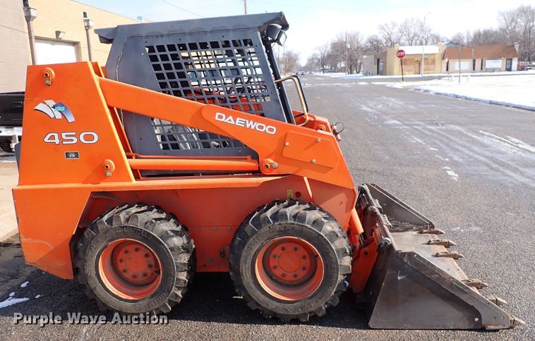 image for item DG2996 2005 Daewoo 450  skid steer loader