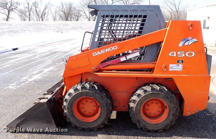 image for item DG2996 2005 Daewoo 450  skid steer loader