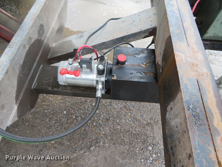 image for item DH0656 2003 M&M dump trailer