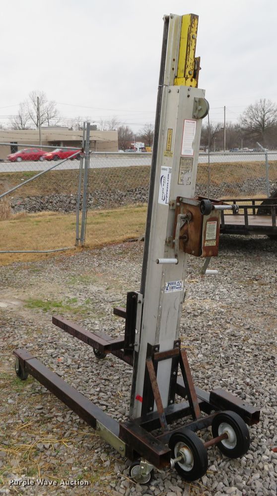 image for item DH0681 Sumner 750 lift