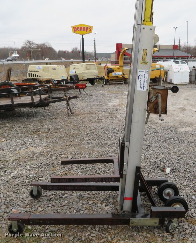 image for item DH0681 Sumner 750 lift