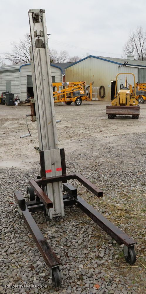 image for item DH0681 Sumner 750 lift