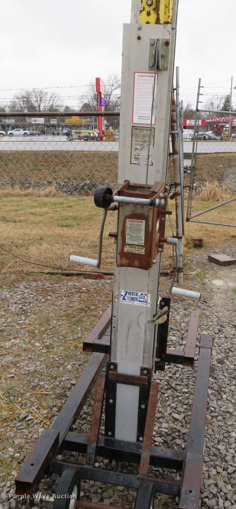 image for item DH0681 Sumner 750 lift