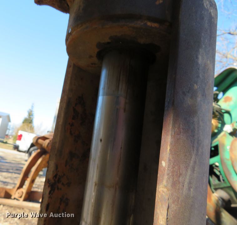 image for item DH0686 Young  log grapple