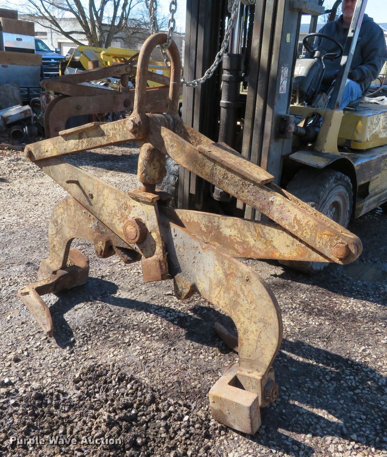 image for item DH0690 Crane tongs