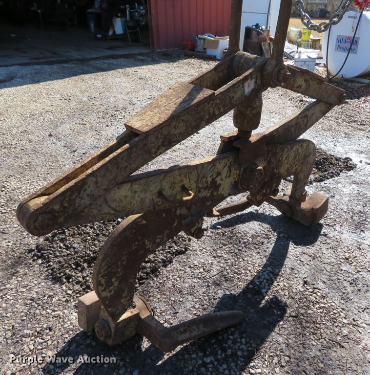 image for item DH0690 Crane tongs