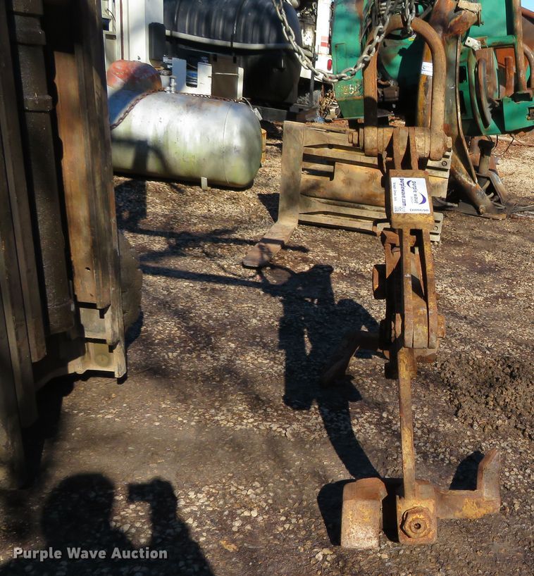 image for item DH0690 Crane tongs