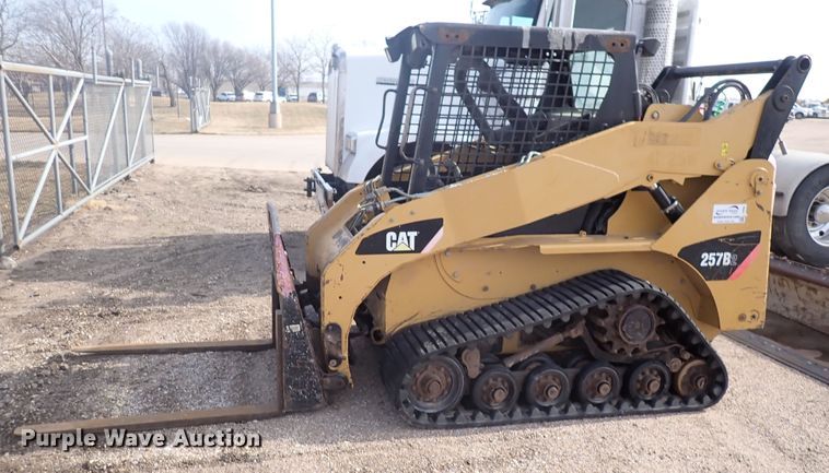 image for item DI8999 2007 Caterpillar 257B  Series 2 tracked skid steer loader