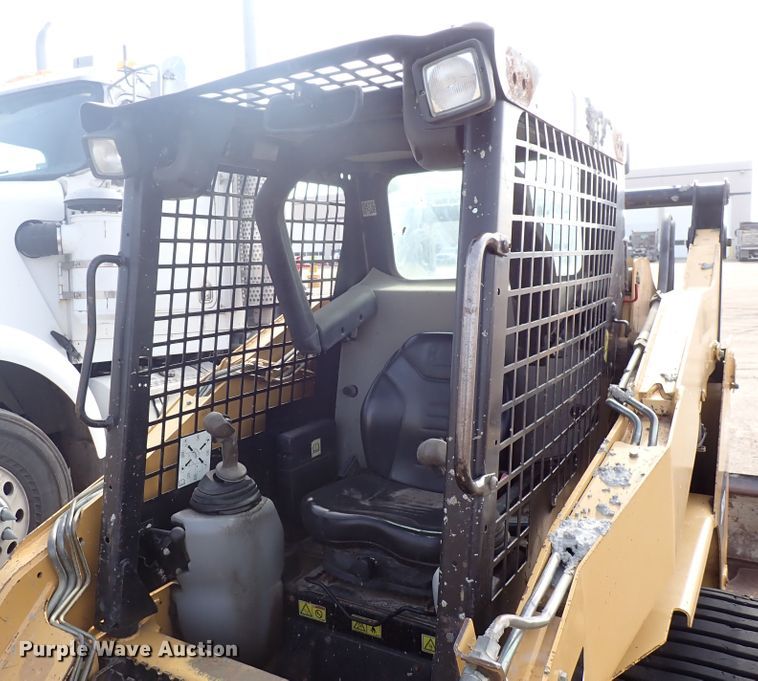 image for item DI8999 2007 Caterpillar 257B  Series 2 tracked skid steer loader