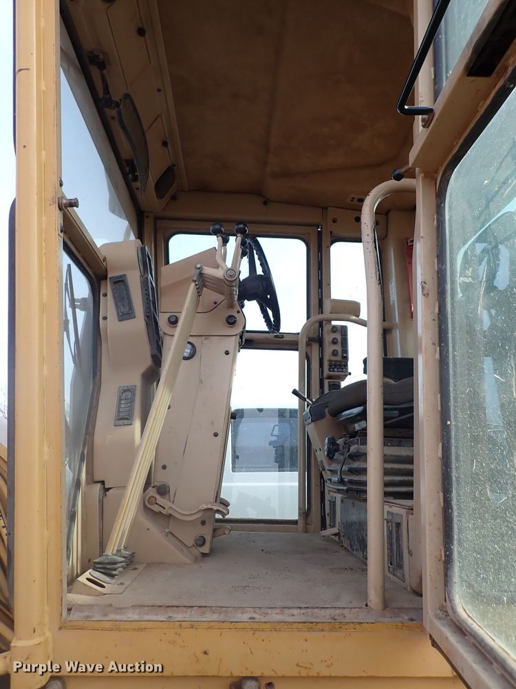 image for item DJ0000 2001 Caterpillar 140H  motor grader