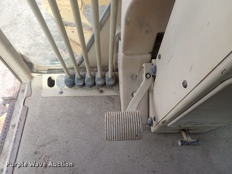 image for item DJ0000 2001 Caterpillar 140H  motor grader