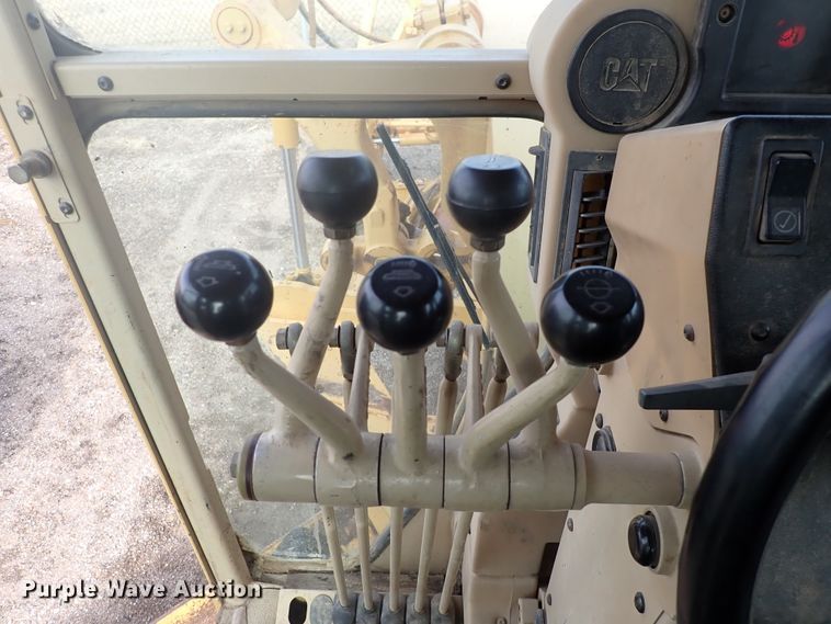 image for item DJ0000 2001 Caterpillar 140H  motor grader