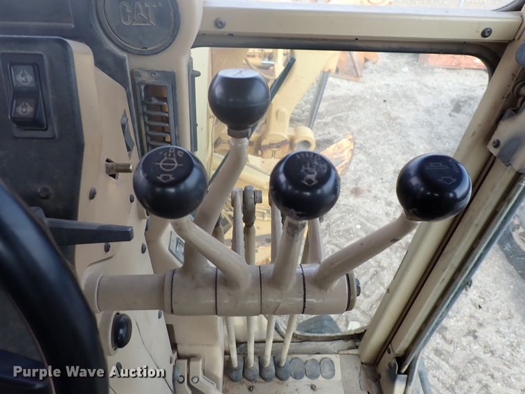 image for item DJ0000 2001 Caterpillar 140H  motor grader