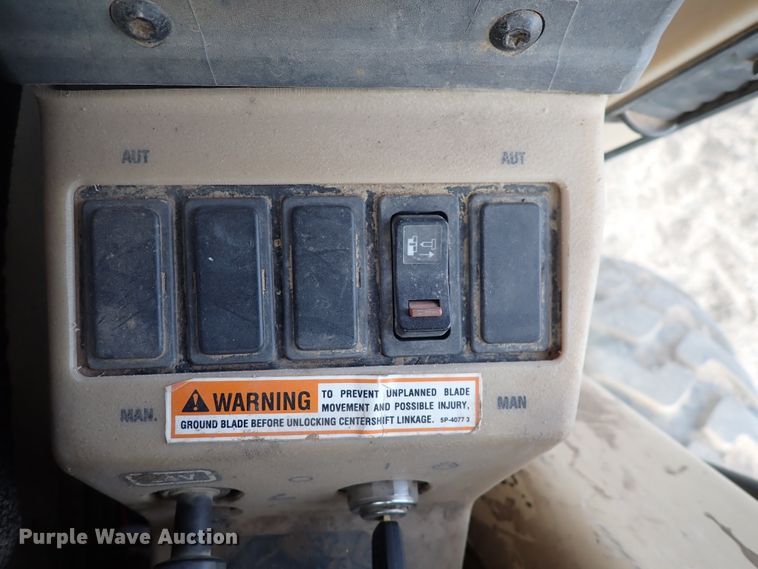 image for item DJ0000 2001 Caterpillar 140H  motor grader