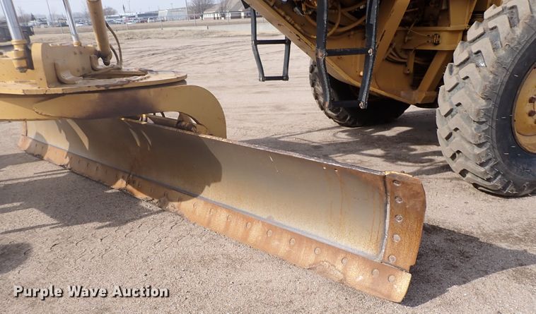 image for item DJ0000 2001 Caterpillar 140H  motor grader