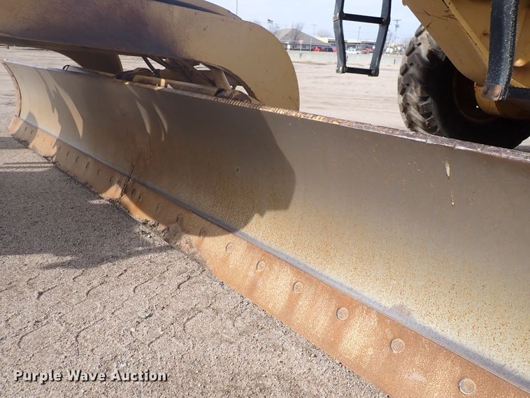 image for item DJ0000 2001 Caterpillar 140H  motor grader