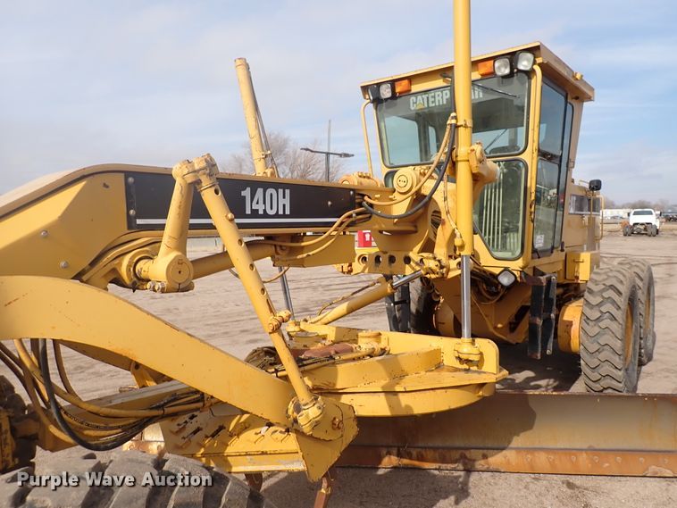 image for item DJ0000 2001 Caterpillar 140H  motor grader