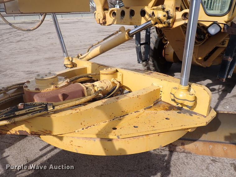 image for item DJ0000 2001 Caterpillar 140H  motor grader