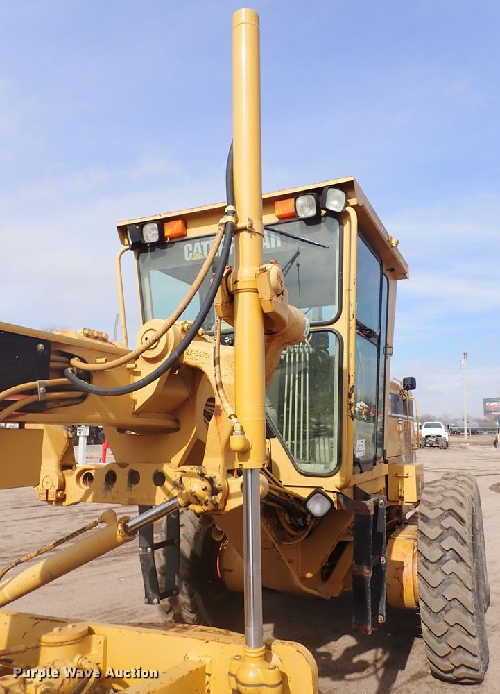 image for item DJ0000 2001 Caterpillar 140H  motor grader