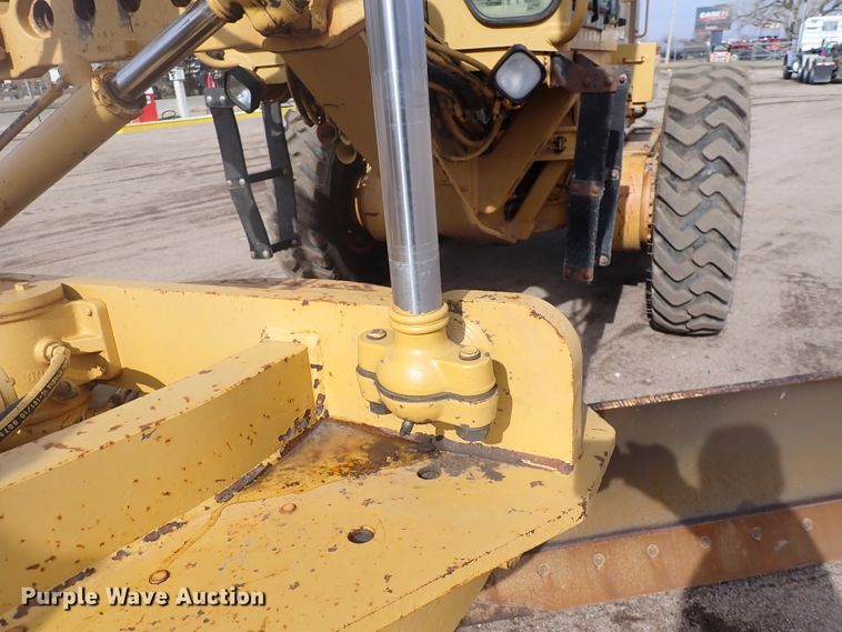 image for item DJ0000 2001 Caterpillar 140H  motor grader