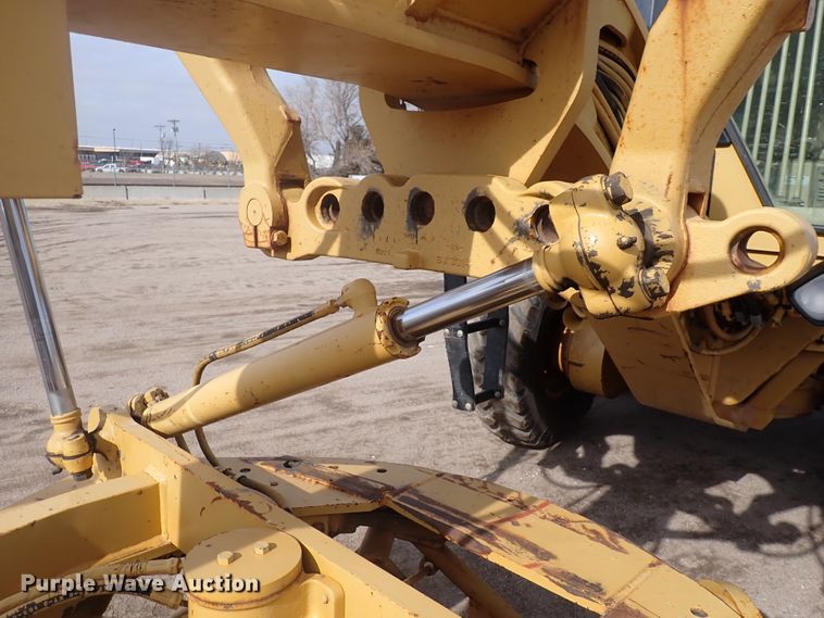 image for item DJ0000 2001 Caterpillar 140H  motor grader
