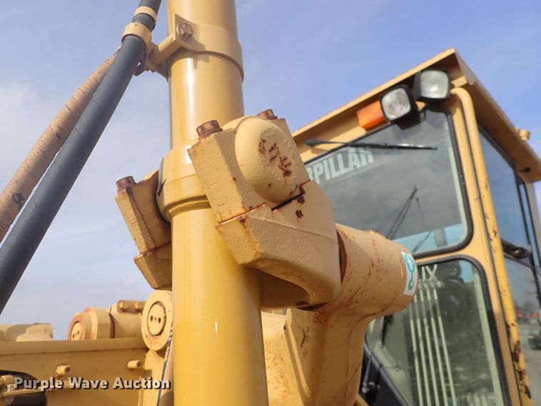 image for item DJ0000 2001 Caterpillar 140H  motor grader