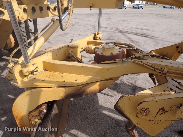 image for item DJ0000 2001 Caterpillar 140H  motor grader