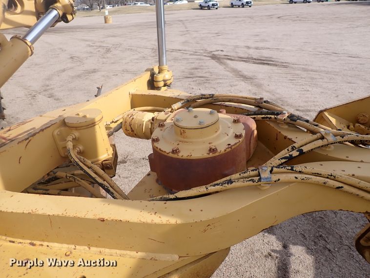 image for item DJ0000 2001 Caterpillar 140H  motor grader