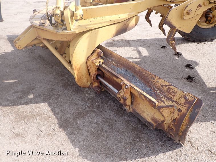 image for item DJ0000 2001 Caterpillar 140H  motor grader
