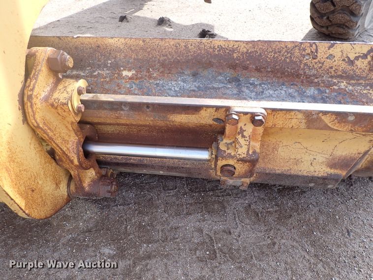 image for item DJ0000 2001 Caterpillar 140H  motor grader