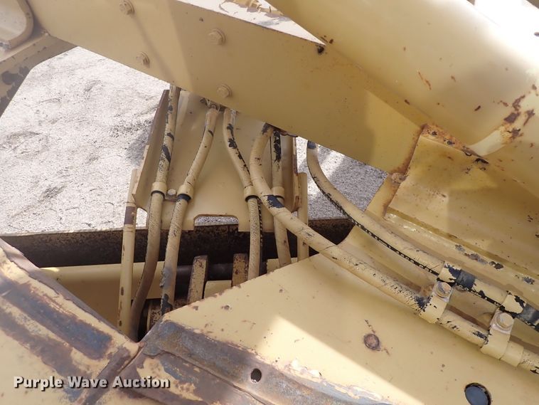 image for item DJ0000 2001 Caterpillar 140H  motor grader