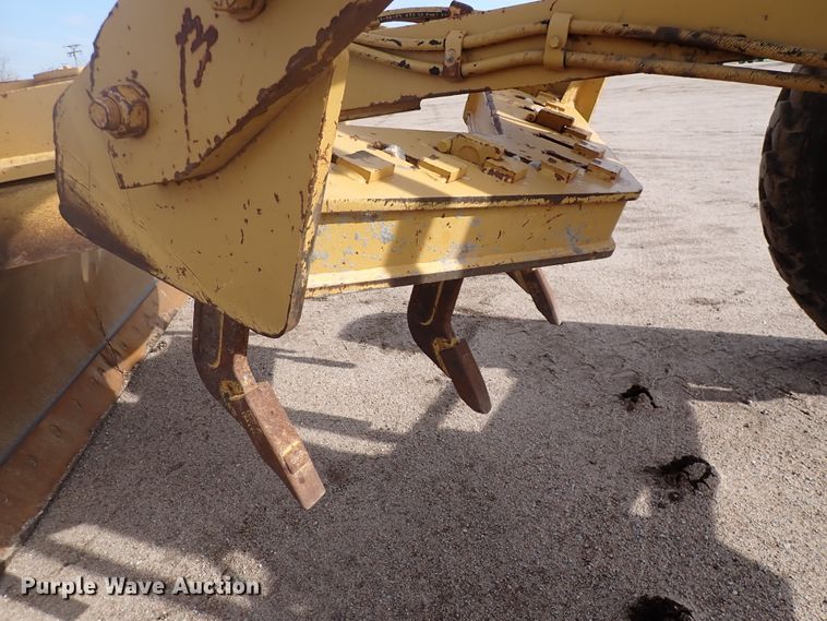 image for item DJ0000 2001 Caterpillar 140H  motor grader