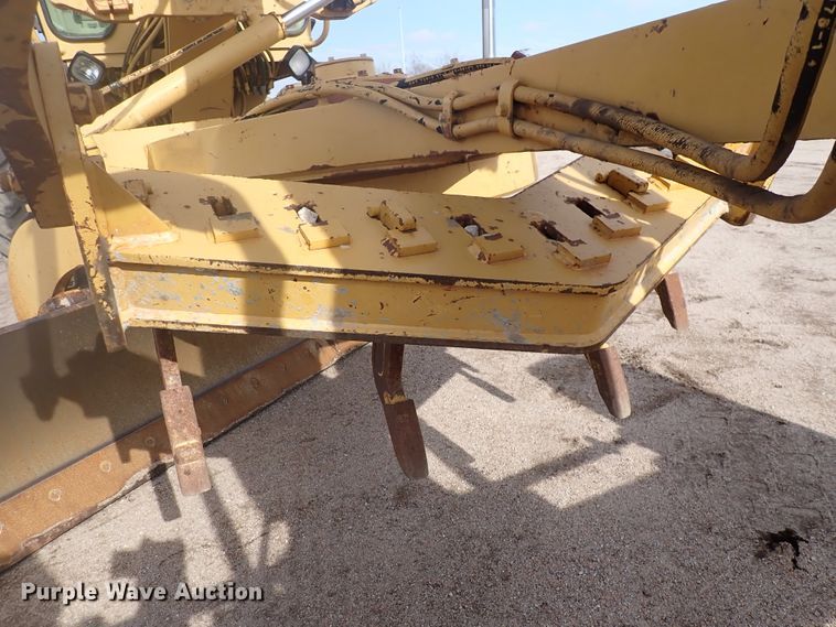 image for item DJ0000 2001 Caterpillar 140H  motor grader