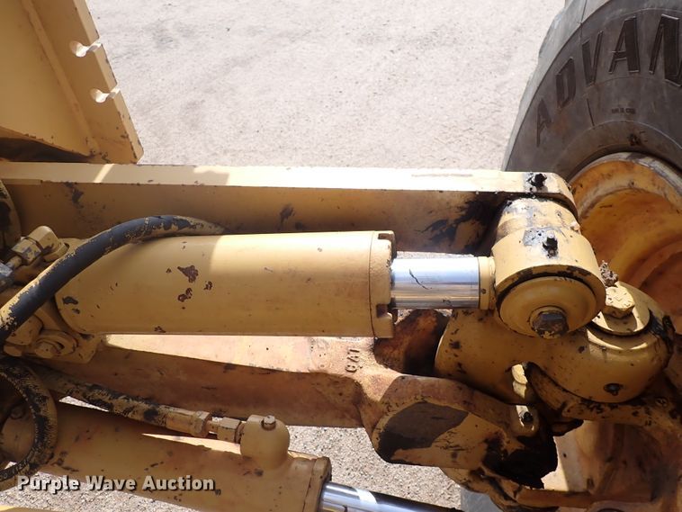 image for item DJ0000 2001 Caterpillar 140H  motor grader
