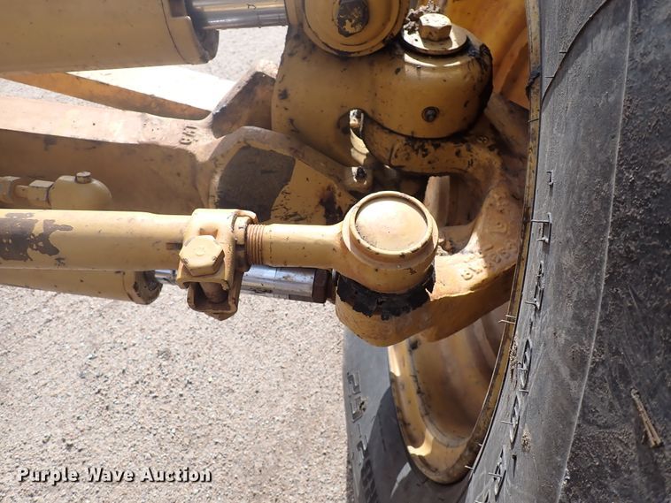 image for item DJ0000 2001 Caterpillar 140H  motor grader