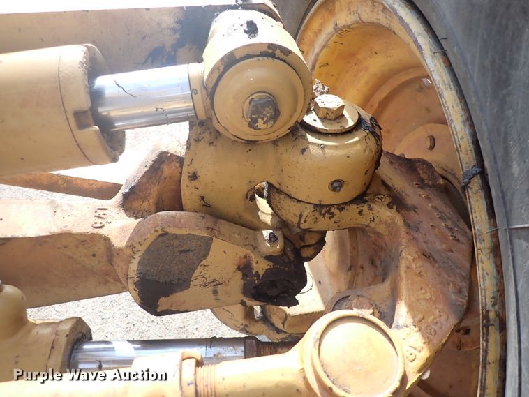 image for item DJ0000 2001 Caterpillar 140H  motor grader
