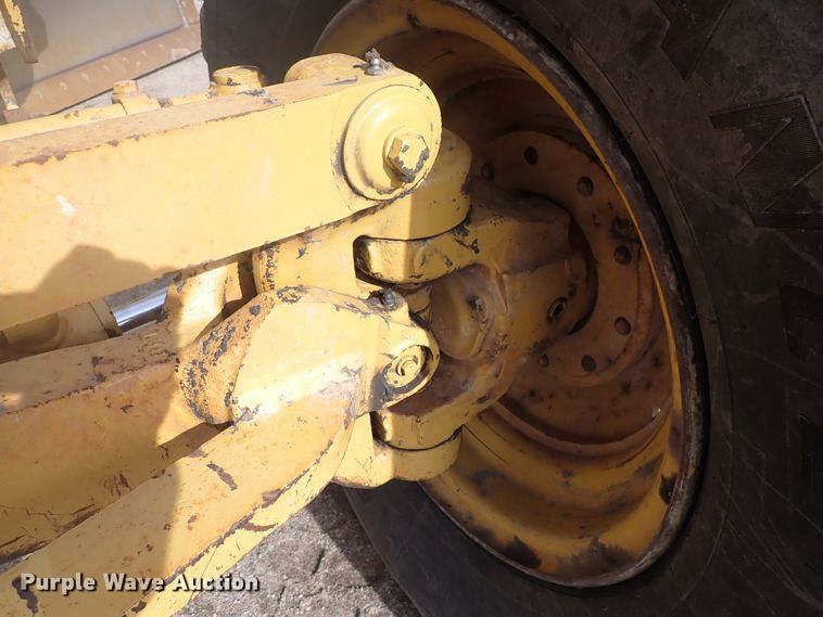 image for item DJ0000 2001 Caterpillar 140H  motor grader