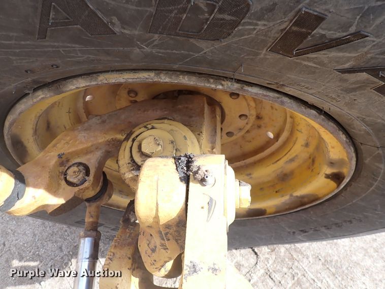 image for item DJ0000 2001 Caterpillar 140H  motor grader