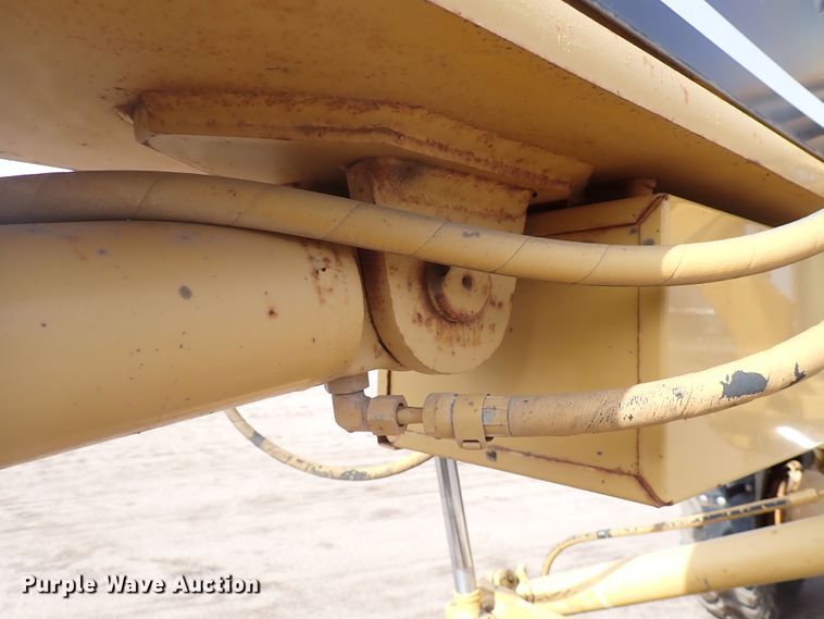 image for item DJ0000 2001 Caterpillar 140H  motor grader