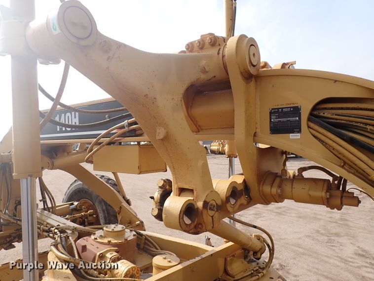 image for item DJ0000 2001 Caterpillar 140H  motor grader