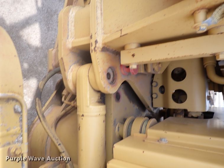 image for item DJ0000 2001 Caterpillar 140H  motor grader