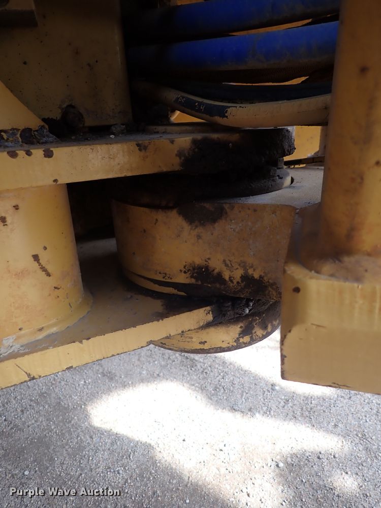 image for item DJ0000 2001 Caterpillar 140H  motor grader