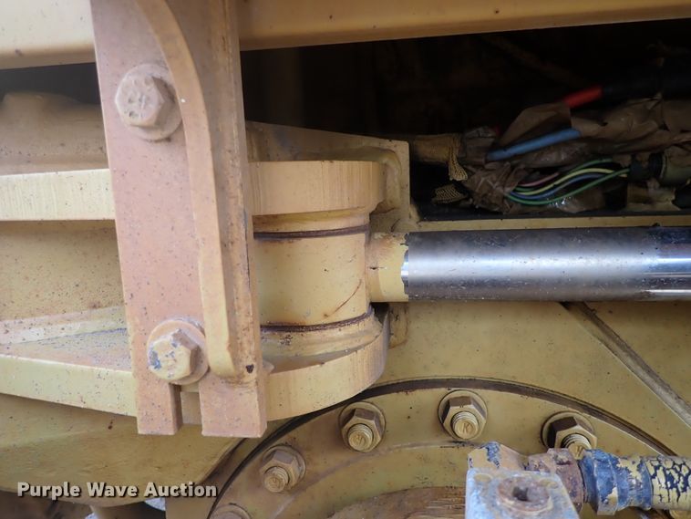 image for item DJ0000 2001 Caterpillar 140H  motor grader