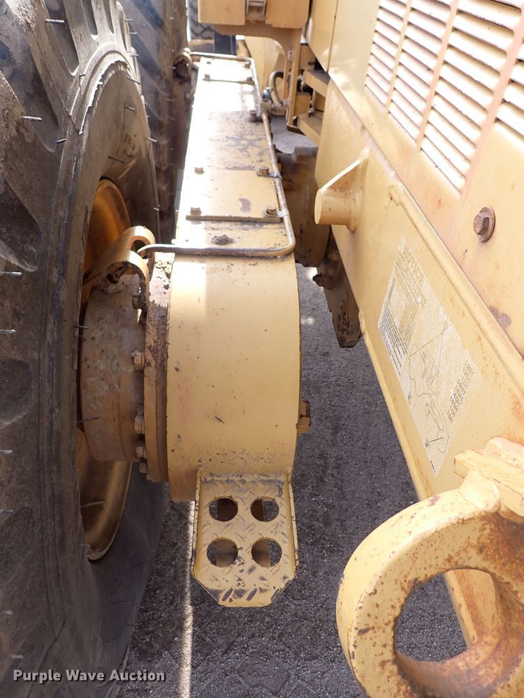 image for item DJ0000 2001 Caterpillar 140H  motor grader