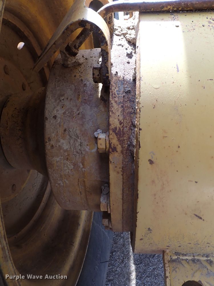 image for item DJ0000 2001 Caterpillar 140H  motor grader