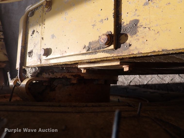 image for item DJ0000 2001 Caterpillar 140H  motor grader