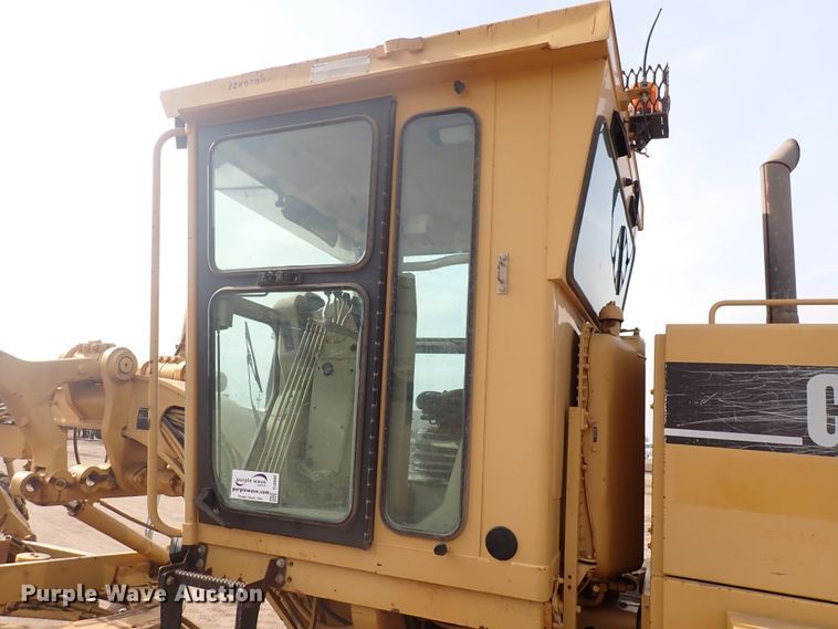 image for item DJ0000 2001 Caterpillar 140H  motor grader